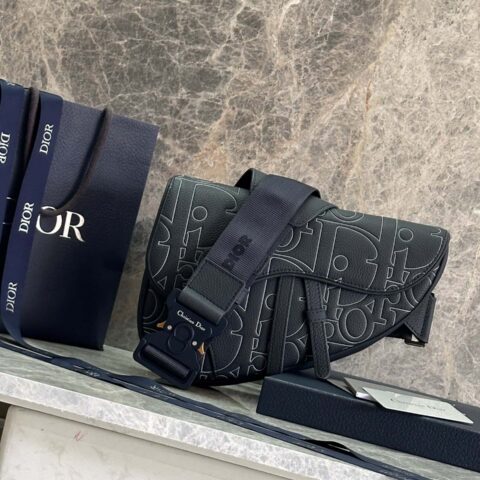 迪奥DIOR Gravity Outline马鞍包编号:1ADPO093LGP_93305蓝皮丝印