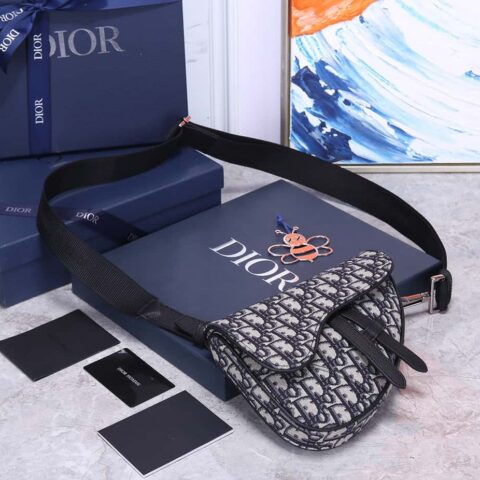 迪奥Dior马鞍包 型号：93317 这款马鞍包