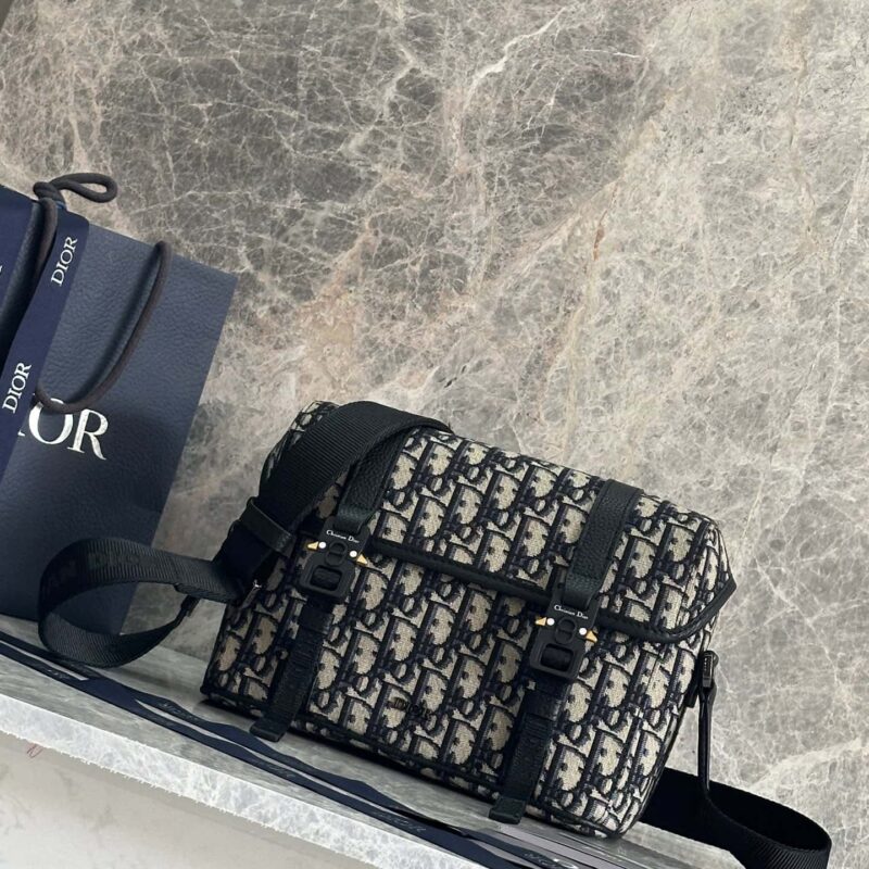 迪奥Dior Hit The Road 系列 型号:93389黑布 蓝布