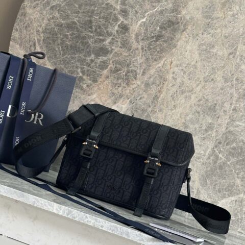 迪奥Dior Hit The Road 系列 型号:93389黑布 蓝布