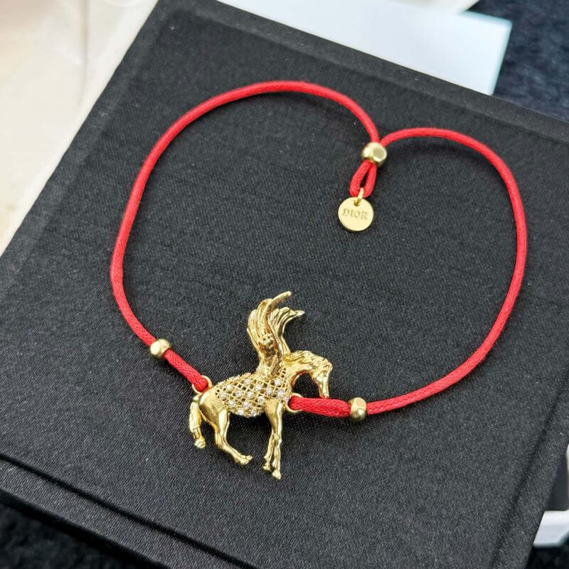 ❗️新品❗️迪奥限定镂空金飞马红绳 ☀️新款☑️ 迪奥DIOR马🐴年限定红绳飞马