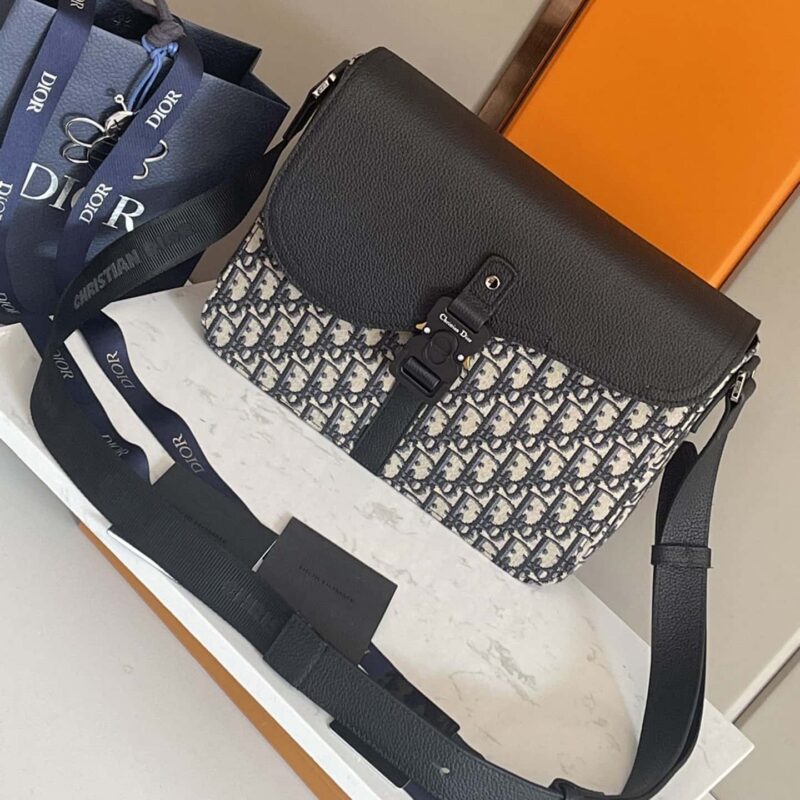 迪奥(顶级原单)Dior马鞍信使包是本季新品肩背包