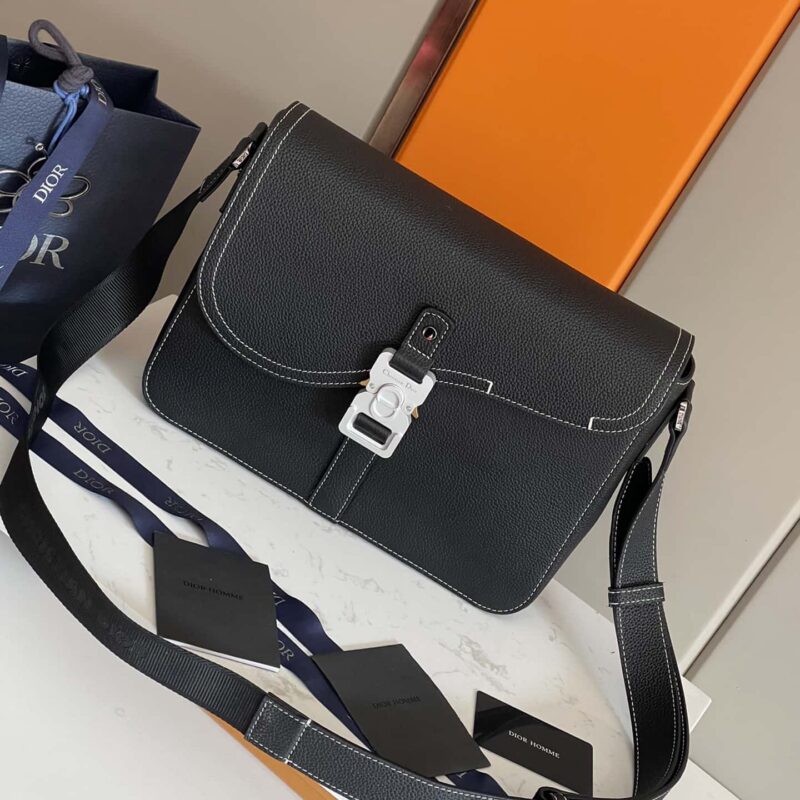 迪奥(顶级原单)Dior马鞍信使包是本季新品肩背包