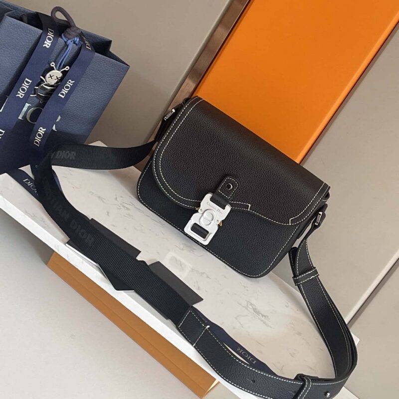 迪奥(顶级原单)Dior马鞍信使包是本季新品肩背包 编号：93362全皮(蓝布）