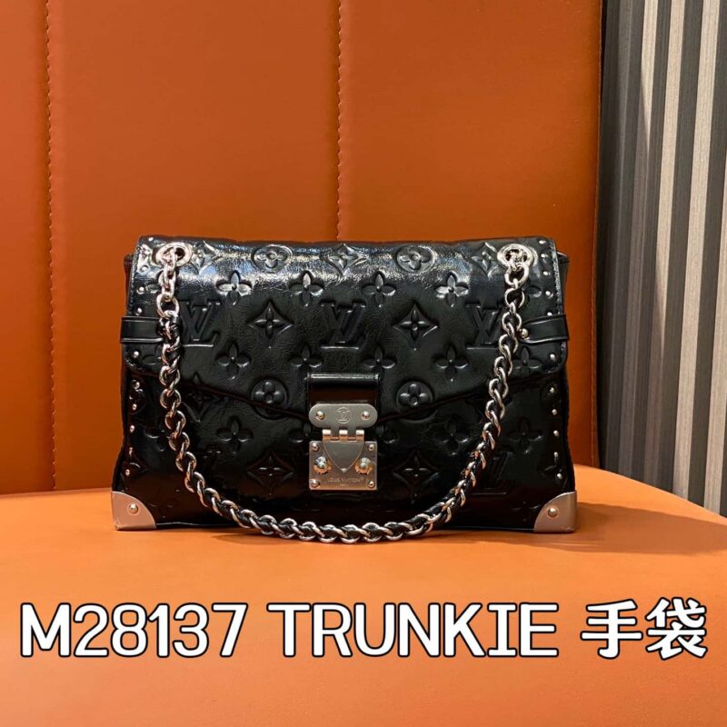 【原单精品】M28137黑色 油蜡皮全皮压花链条包 TRUNKIE 手袋