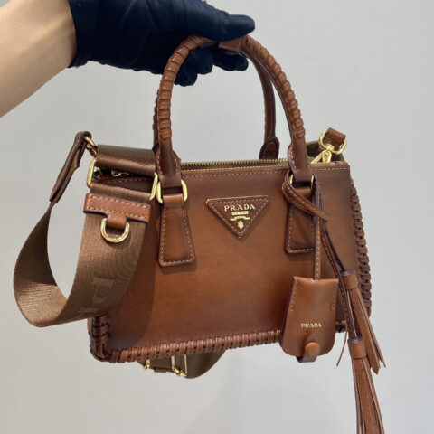 PRADA🎉编织mini杀手🎉1BA916双肩带🎉🎉棕色
