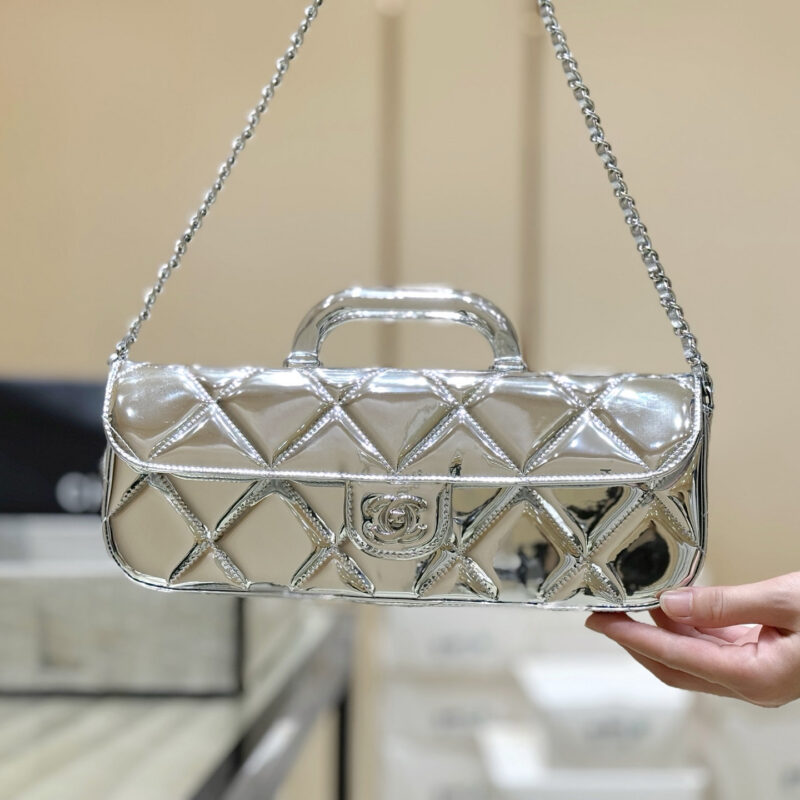 CHANEL 25K 镜面牛皮法棍包👜AS5807银