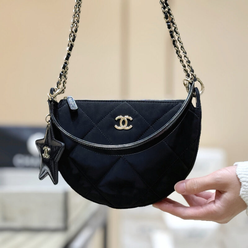 CHANEL 25N Coco Neige 丝绒月牙包👜AP4791