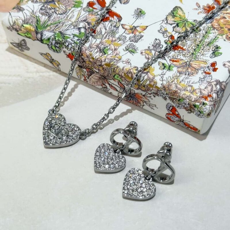 ❗️新品❗️ ☀️新款☑️ 迪奥Dior珍珠CD爱心满钻项链 ☀️