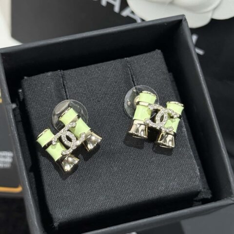 ❗️新品❗️ ☀️新款☑️ 香奈儿双C 26牛油果绿望远镜🔭耳钉耳环 ☀️