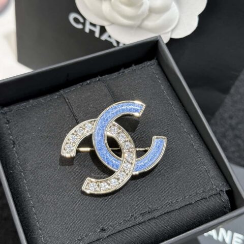 ❗️新品❗️ ☀️新款☑️ 香奈儿双C 26C 牛仔布带钻胸针 ☀️