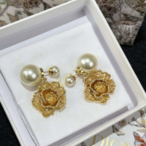 ❗️新品❗️ ☀️新款☑️ 迪奥Dior珍珠蕾丝花朵耳钉耳环 ☀️