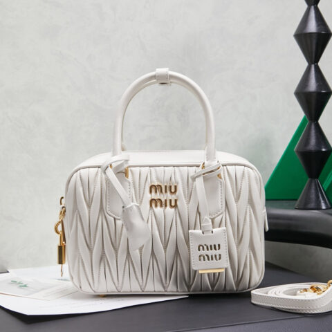 5BB124：MiuMiu新品too pretty保龄球手袋