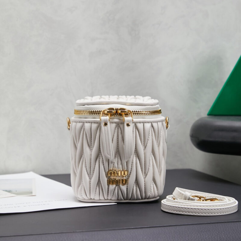 5NR018 新款超迷你化妆包 白色