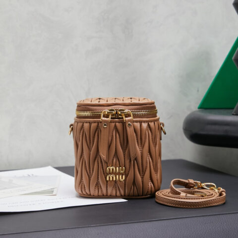 5NR018 新款超迷你化妆包 焦糖