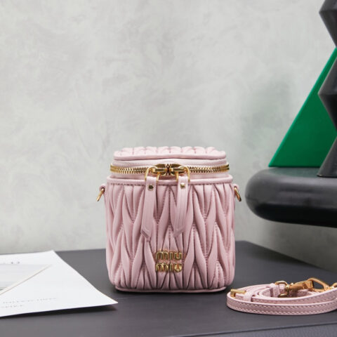 5NR018 新款超迷你化妆包 雪粉