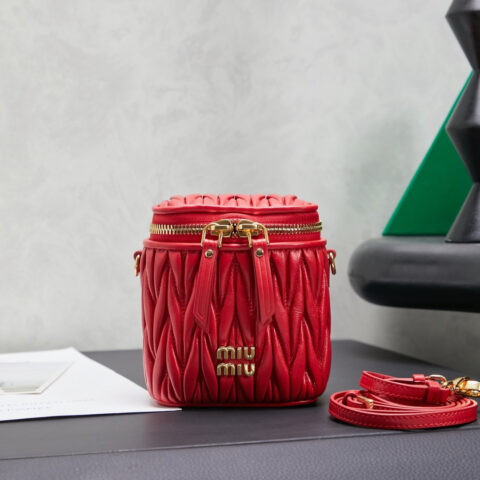 5NR018 新款超迷你化妆包 大红