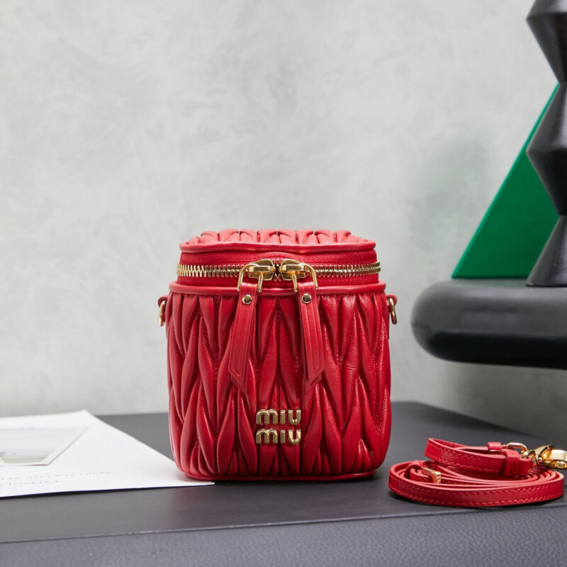 5NR018 新款超迷你化妆包 大红