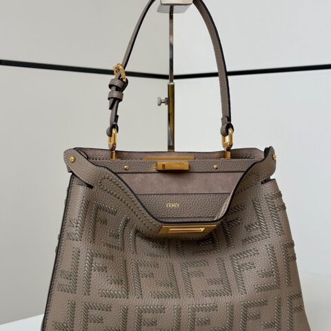 FENDI最新标志性PEEKABOO SOft中号手袋 款号 8678灰