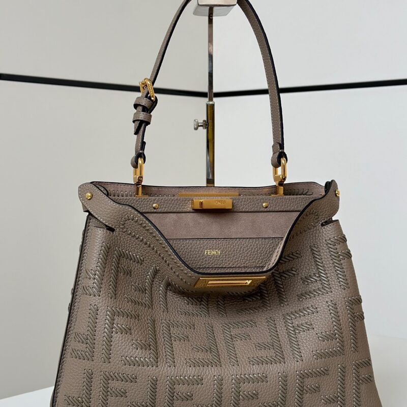 FENDI最新标志性PEEKABOO SOft中号手袋 款号 8678灰