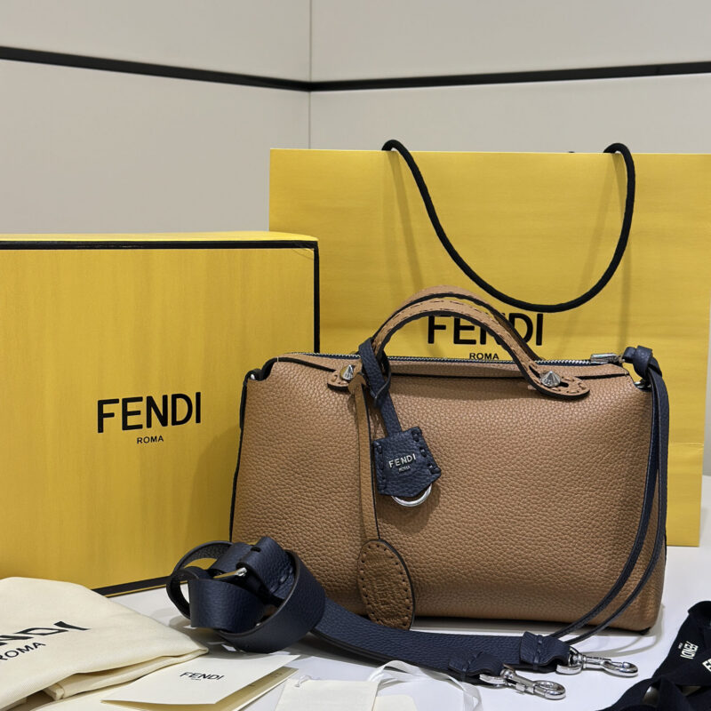FENDI 新品拼色可双面使用By The Way Selleria手袋 款号:8706