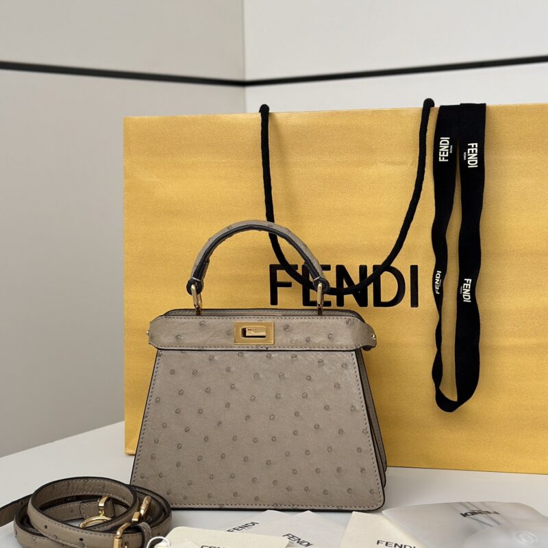 FENDI 𝐏𝐄𝐄𝐊𝐀𝐁𝐎𝐎  ISeeU Petite 真鸵鸟皮手袋 款号 66801