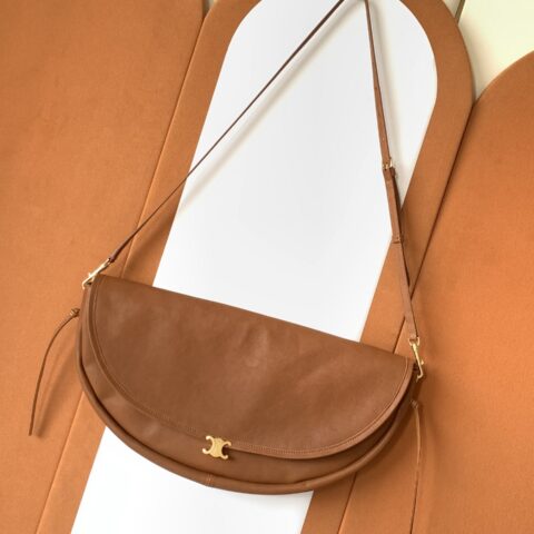 CELlNE  Halfmoon 半月包🛍️ 款号：124142