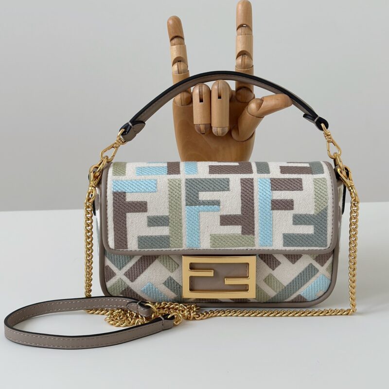 FENDI  火爆经典𝐁𝐚𝐠𝐮𝐞𝐭𝐭𝐞   款号0159BS