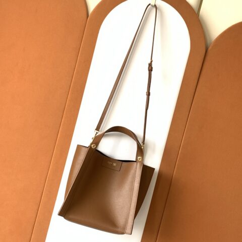 CELINE  CUBO手袋👜 款号：124182