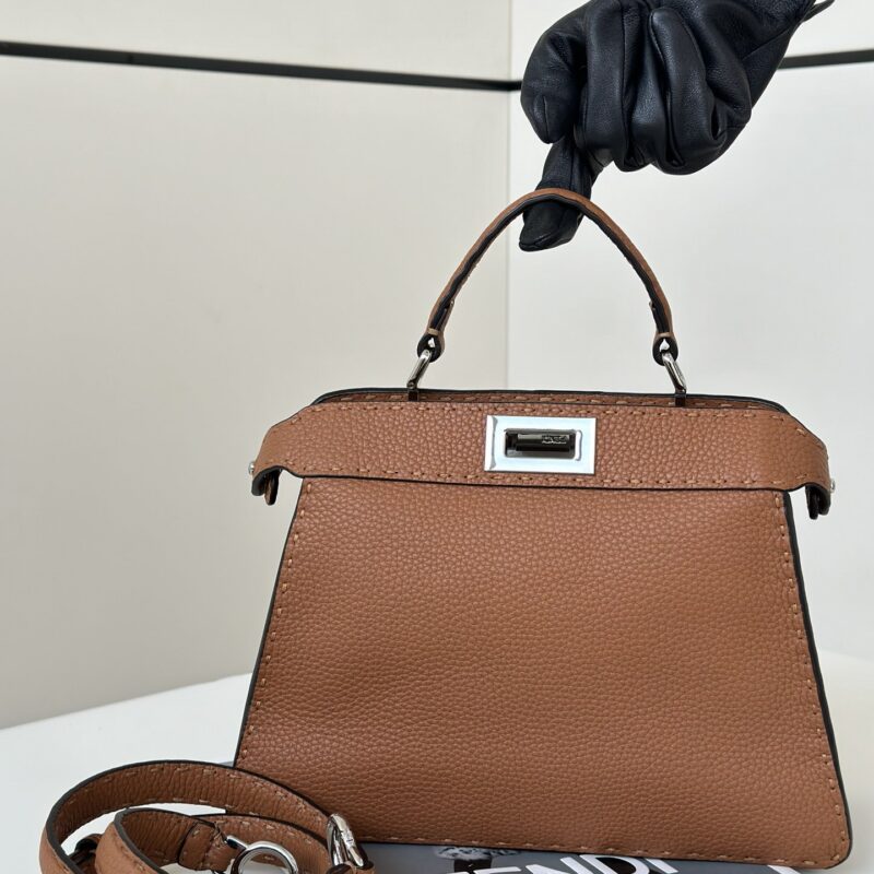 FENDI 最新𝐏𝐄𝐄𝐊𝐀𝐁𝐎𝐎小号手袋 款号80012焦糖