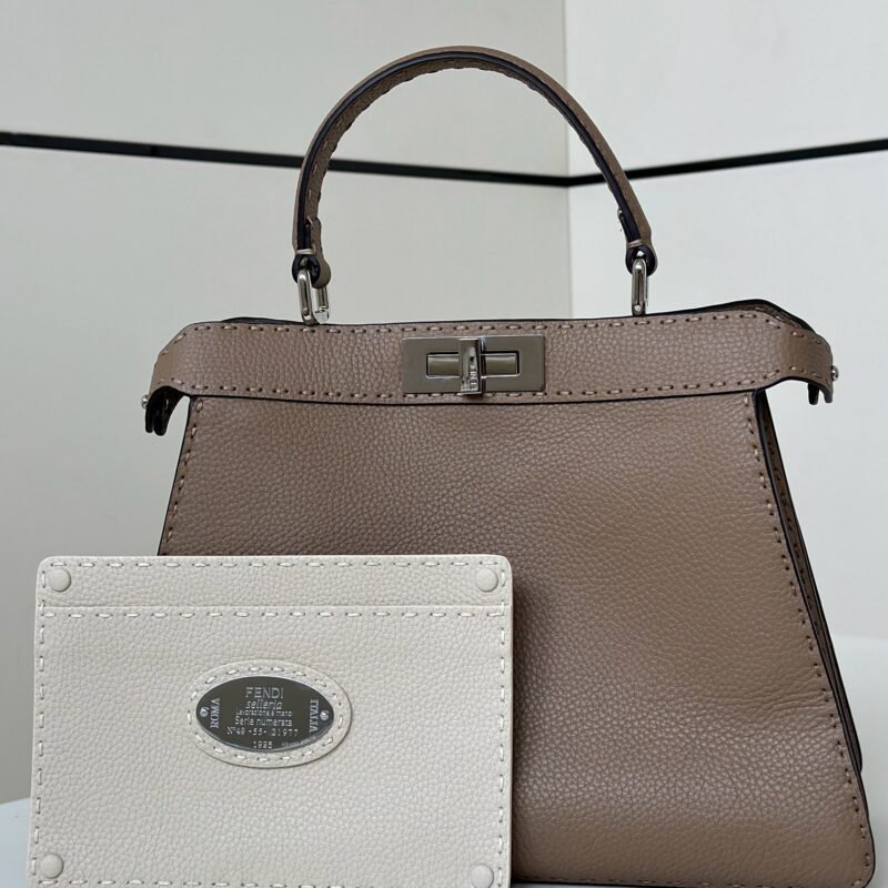 FENDI  最新𝐏𝐄𝐄𝐊𝐀𝐁𝐎𝐎中号手袋 款号80012L