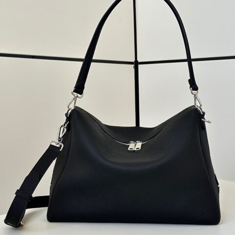 FENDI 新品Lui手袋 款号66811