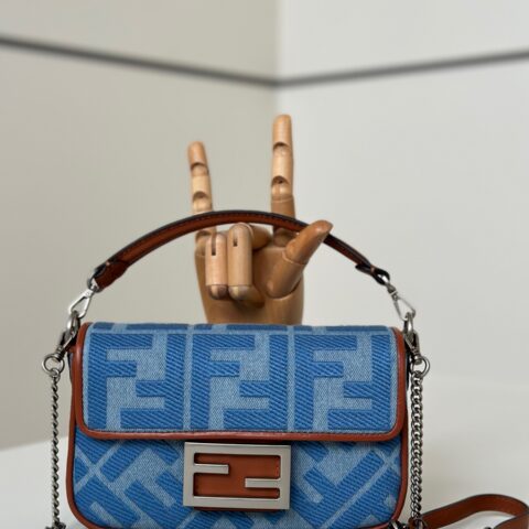 FENDI  标志性经典𝐁𝐚𝐠𝐮𝐞𝐭𝐭𝐞 手袋 款号0159BS浅兰