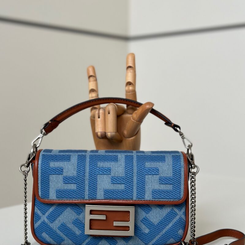 FENDI 标志性经典𝐁𝐚𝐠𝐮𝐞𝐭𝐭𝐞 手袋 款号0159BS浅兰