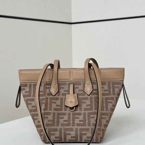 FENDI 新款折叠包Origami  款号8626Cs杏