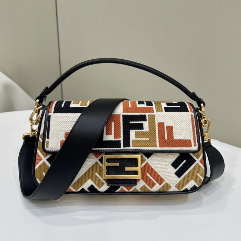 FENDI 火爆经典𝐁𝐚𝐠𝐮𝐞𝐭𝐭𝐞 款号0159B 克f彩