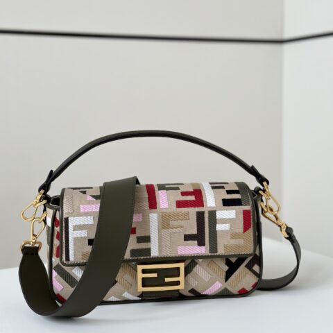 FENDI  火爆经典𝐁𝐚𝐠𝐮𝐞𝐭𝐭𝐞 款号0159BM
