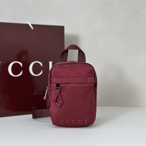 GUCCI 专柜品质，顶级原单货，实物实拍！款号834274红色帆布
