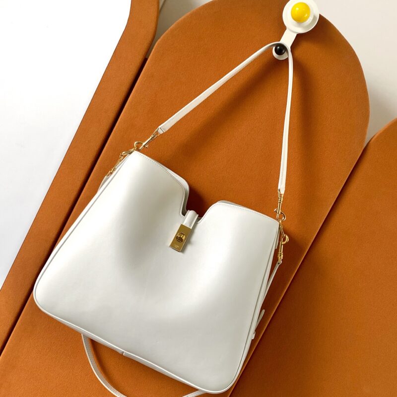 CELINE Camille 16 Soft 包款采用光滑小牛皮  款号：119563