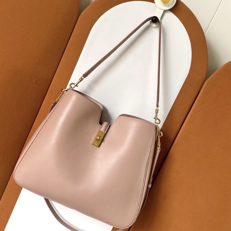 CELINE Camille 16 Soft 包款采用光滑小牛皮 款号:119563