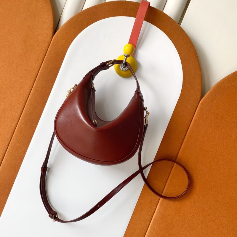 CELINE  新款LuLu包  款号：119599