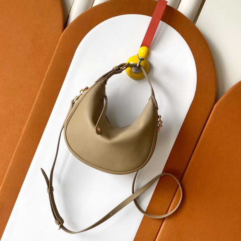 CELINE 新款LuLu包 款号:119599