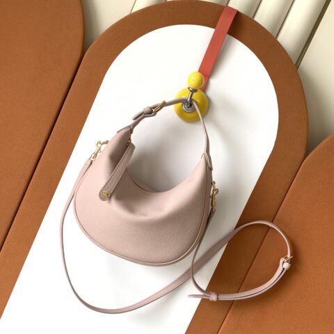 CELINE   新款LuLu包  款号：119599