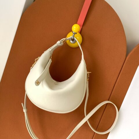 CELINE 新款LuLu包 款号：119599