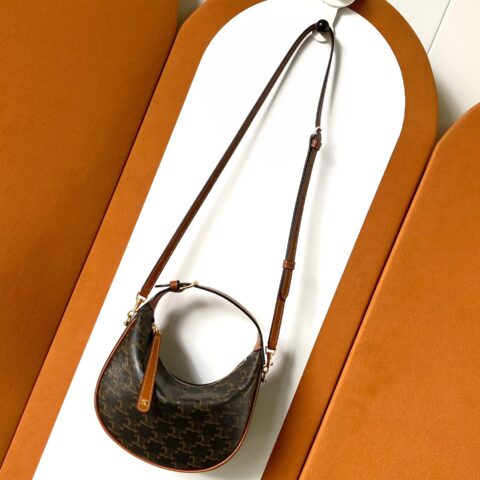 CELINE  新款LuLu包 款号：119599