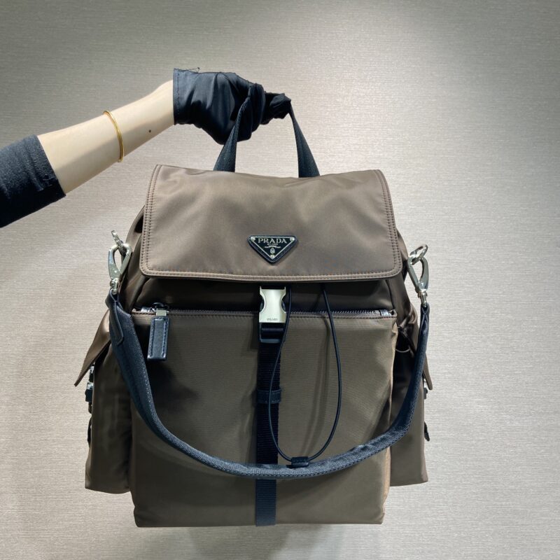 PRADA 新款双肩包 2VZ118