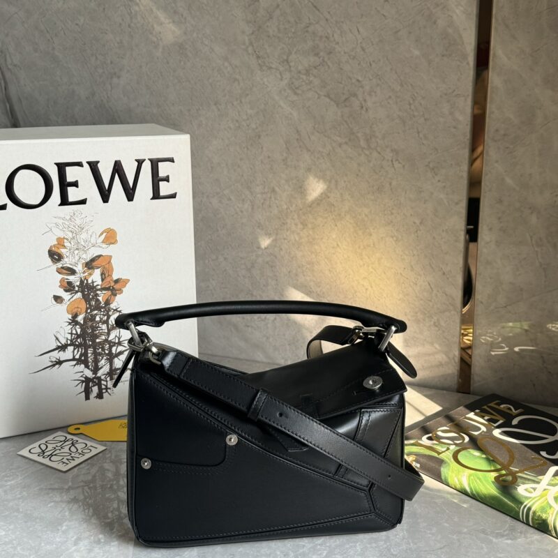 𝐥𝐨𝐞𝐰𝐞 𝐩𝐮𝐳𝐳𝐥𝐞 𝐏𝐚𝐧𝐭𝐚 经典黑 0189