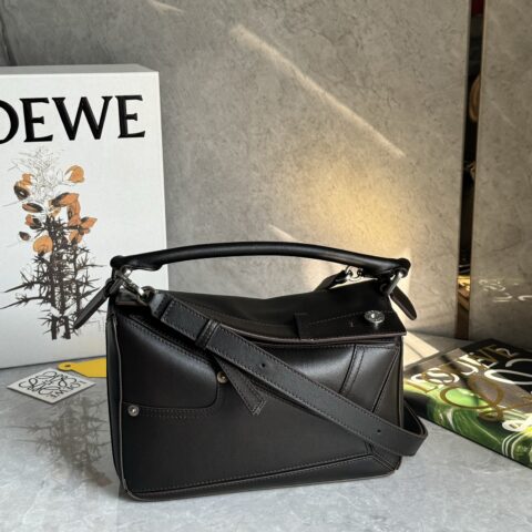 𝐥𝐨𝐞𝐰𝐞 𝐩𝐮𝐳𝐳𝐥𝐞 𝐏𝐚𝐧𝐭𝐚 复古棕 0189